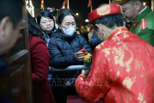 Lễ phát lương Đức Thánh Trần tại đền Trần Thương