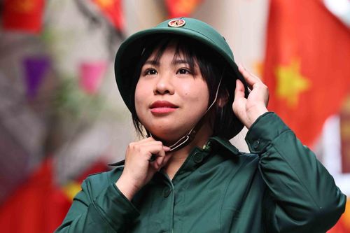 Nữ thanh niên Thủ đô tình nguyện lên đường nhập ngũ