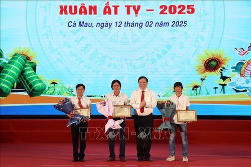 Văn nghệ sĩ, trí thức chia sẻ ý tưởng sáng tạo đóng góp vào phát triển kinh tế - xã hội