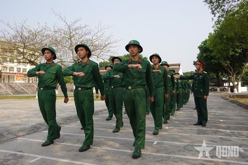 Người thầy của chiến sĩ mới