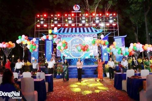 Nhiều hoạt động trong đêm thơ Nguyên tiêu Biên Hòa