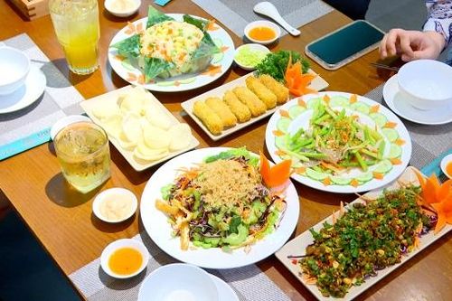 Nhà hàng, quán chay 'hút khách' dịp Rằm tháng Giêng