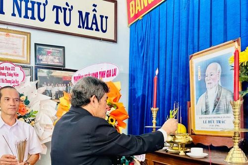 Gia Lai: Dâng hương tưởng niệm Đại Y tôn Hải Thượng Lãn Ông Lê Hữu Trác