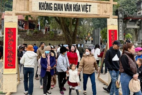 Đặc sắc không gian văn hóa Việt tại Lễ hội đền Thượng