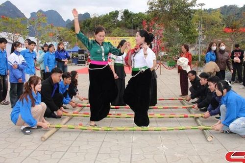 Khơi dậy ý thức, trách nhiệm bảo tồn văn hóa cho lớp trẻ