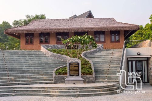 Một trăm mùa Xuân của báo chí cách mạng