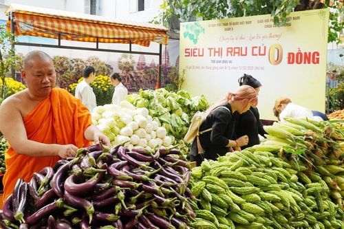 Siêu thị rau củ 0 đồng ngày rằm tháng Giêng tại Candaransi - ngôi chùa Khmer trong lòng TP.HCM