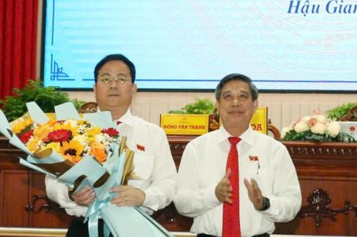 Đồng chí Trần Văn Huyến giữ chức Chủ tịch UBND tỉnh Hậu Giang
