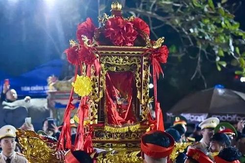 Không khí thiêng liêng tại Lễ hội Khai ấn Đền Trần