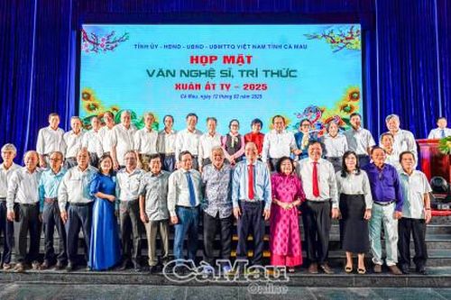 Đội ngũ văn nghệ sĩ, trí thức tỉnh Cà Mau cùng cả nước bước vào kỷ nguyên mới