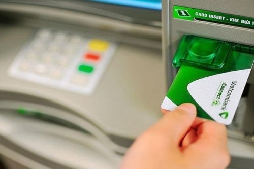 Cách rút tiền với thẻ ATM Vietcombank lần đầu