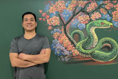 Thầy giáo gây sốt với tranh phấn 3D sống động như thật, bảng đen hóa tuyệt tác