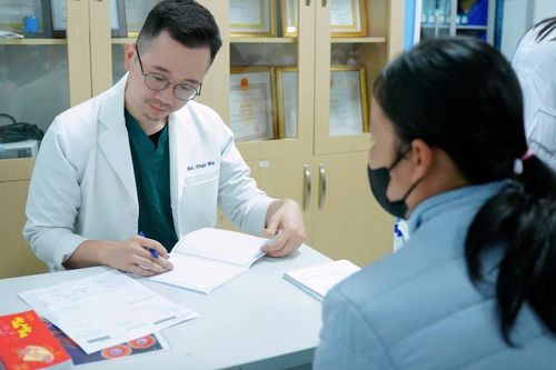 Thức đêm, vượt hàng trăm cây số tới Bệnh viện Bưu điện 'tìm con'