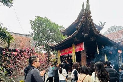 Bình yên chùa Hà trong ngày Rằm tháng Giêng