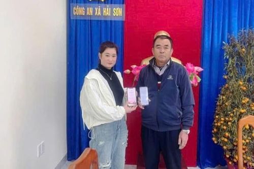 Bất ngờ nhận được gần 200 triệu chuyển khoản nhầm, người phụ nữ vội trình báo công an