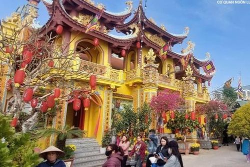 Nhiều thông tin bất ngờ từ vụ ăn xin bủa vây Đền bờ sông Hải Dương