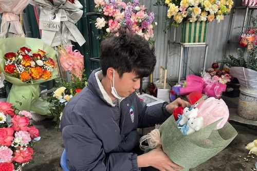 Bó hoa Baby Three, gấu bông 'lên ngôi' mùa lễ tình nhân 2025