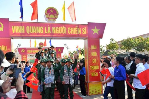 Quân khu 9 giao nhận quân trang trọng, nhanh gọn và an toàn