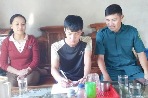 Những bước chân tự hào