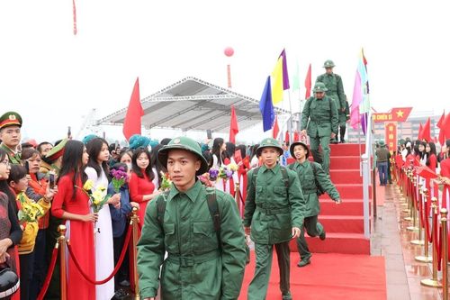 Hơn 9.500 thanh niên các tỉnh thuộc Quân khu 1 lên đường nhập ngũ
