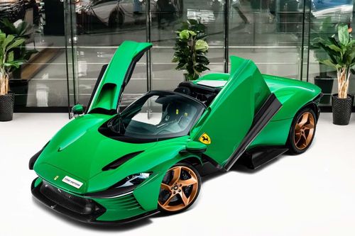 Siêu xe Ferrari Daytona SP3 màu xanh BP Green độc nhất thế giới
