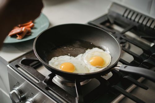 61% Gen Z không biết rán trứng