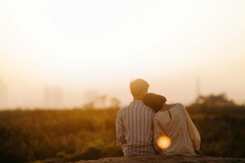 Yêu trong chánh niệm: Biết mình, hiểu người, yêu đúng cách