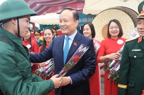 Chủ tịch HĐND TP Hà Nội động viên tân binh của huyện Đông Anh