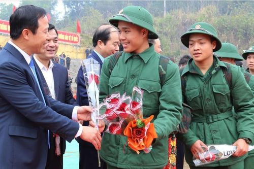 Hòa Bình: 1.958 công dân lên đường nhập ngũ