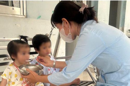 Tiền Giang: Cha bệnh thần kinh bỏ rơi hai con ruột