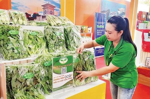 Hỗ trợ nông dân bán hàng trên sàn thương mại điện tử