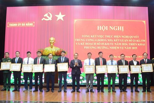 Tuyên dương 24 tập thể và cá nhân có thành tích xuất sắc trong công tác tạo nguồn, phát triển đảng viên