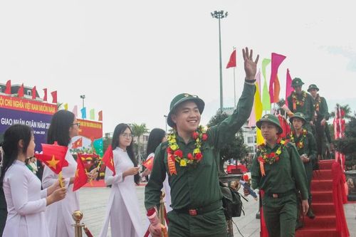 Sôi nổi ngày hội tòng quân tại miền Trung