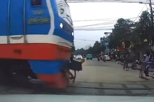 Quên kéo gác chắn đường sắt, Cung trưởng Cung Gác chắn Huế bị kỷ luật