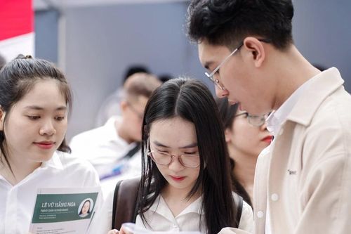Hàng nghìn chỗ thực tập cho sinh viên tại Mock - Interview & Job Fair 2025