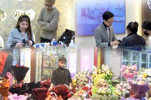 Nhộn nhịp thị trường quà tặng ngày lễ tình nhân Valentine 2025