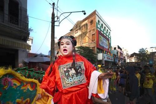 Biển người xuống phố ngắm 'Bát Tiên', xem múa Lân - Sư - Rồng Tết Nguyên Tiêu