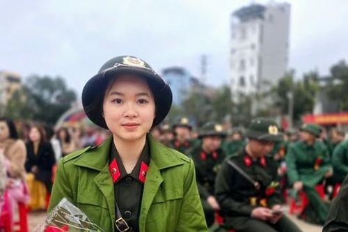 Nữ Phó Bí thư Đoàn xứ Lạng nhập ngũ lực lượng công an