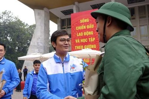 Công chức Trung ương Đoàn lên đường nhập ngũ