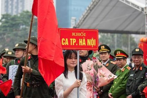 Chủ tịch Hà Nội cùng thứ trưởng Bộ Công an dự ngày hội tòng quân