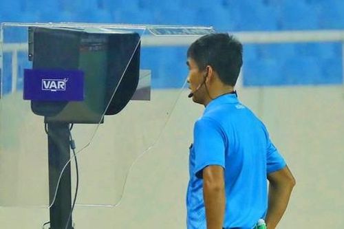 Việt Nam đưa VAR xuống hạng dưới, vào nhóm dẫn đầu Đông Nam Á về áp dụng công nghệ