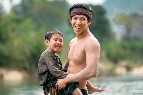 Nam chính 'Đèn âm hồn' nhập viện vì bị chê diễn thảm họa