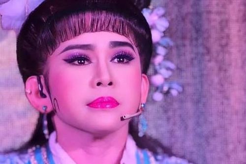 Showbiz 13/2: Nghệ sĩ Minh Sang thay mẹ cầu xin Bình Tinh tha thứ
