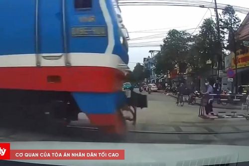 Quên đóng gác chắn đường sắt, 4 người bị kỷ luật