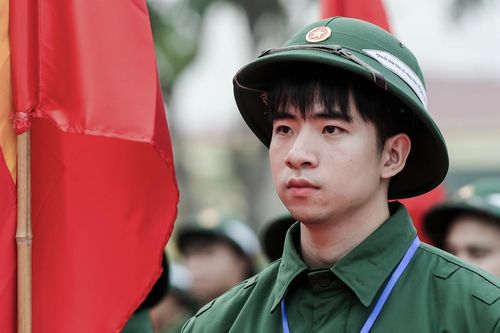 Nam cử nhân luật rèn luyện thể lực, tăng 8kg để sẵn sàng nhập ngũ