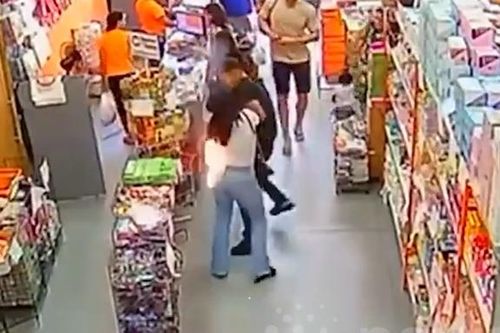 Điện thoại bất ngờ phát nổ trong túi quần của người phụ nữ