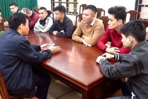 Tạm giữ hình sự nhóm đối tượng ẩu đả trước quán bar vì mâu thuẫn với nữ phục vụ