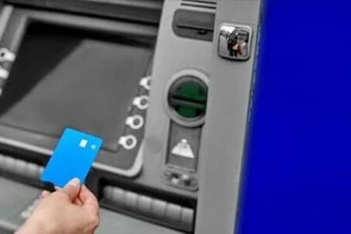 Tôi nên làm gì nếu thẻ ngân hàng của tôi bị nuốt? Chỉ với một thao tác đơn giản, thẻ ngân hàng sẽ tự nhả ra