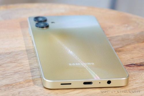 Vua giá rẻ Galaxy A06 chốt giá siêu rẻ dưới 3 triệu, ngoại hình đẹp như iPhone 16, camera xịn sánh ngang Galaxy S24