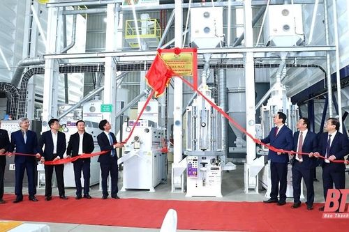 Gắn biển công trình Nhà máy Chế biến nông sản chất lượng cao VINAGREEN chào mừng 60 năm thành lập huyện Triệu Sơn